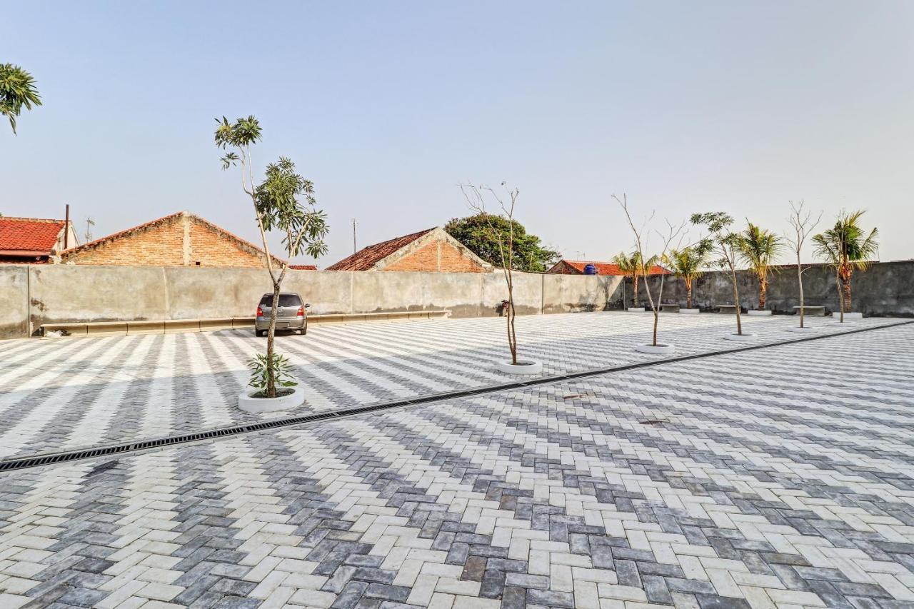 Hotel Oyo 90510 Sand's Karawang